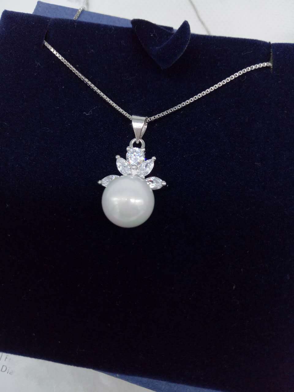 elegant design necklace
