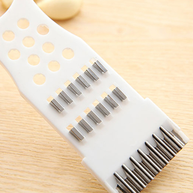 Multifunctional Peeling Knife