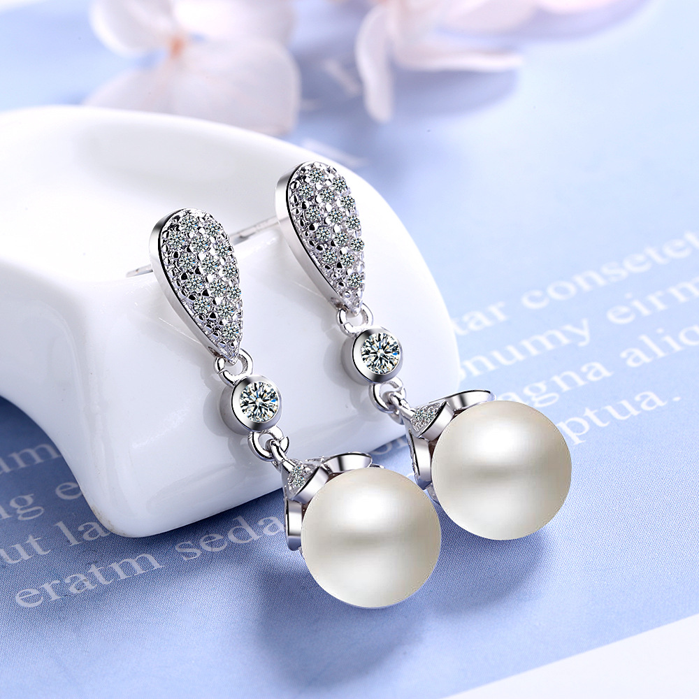 Pearl Earrings Image 3