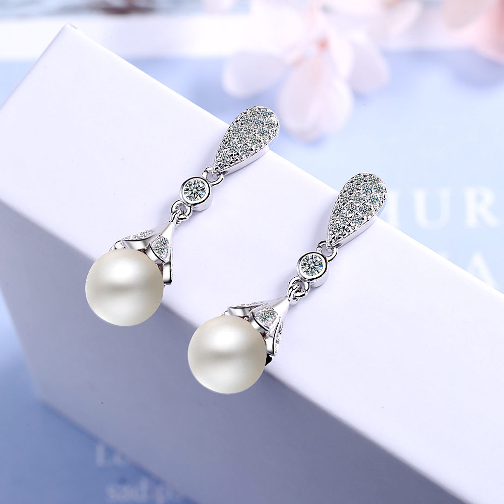 Pearl Earrings Image 5