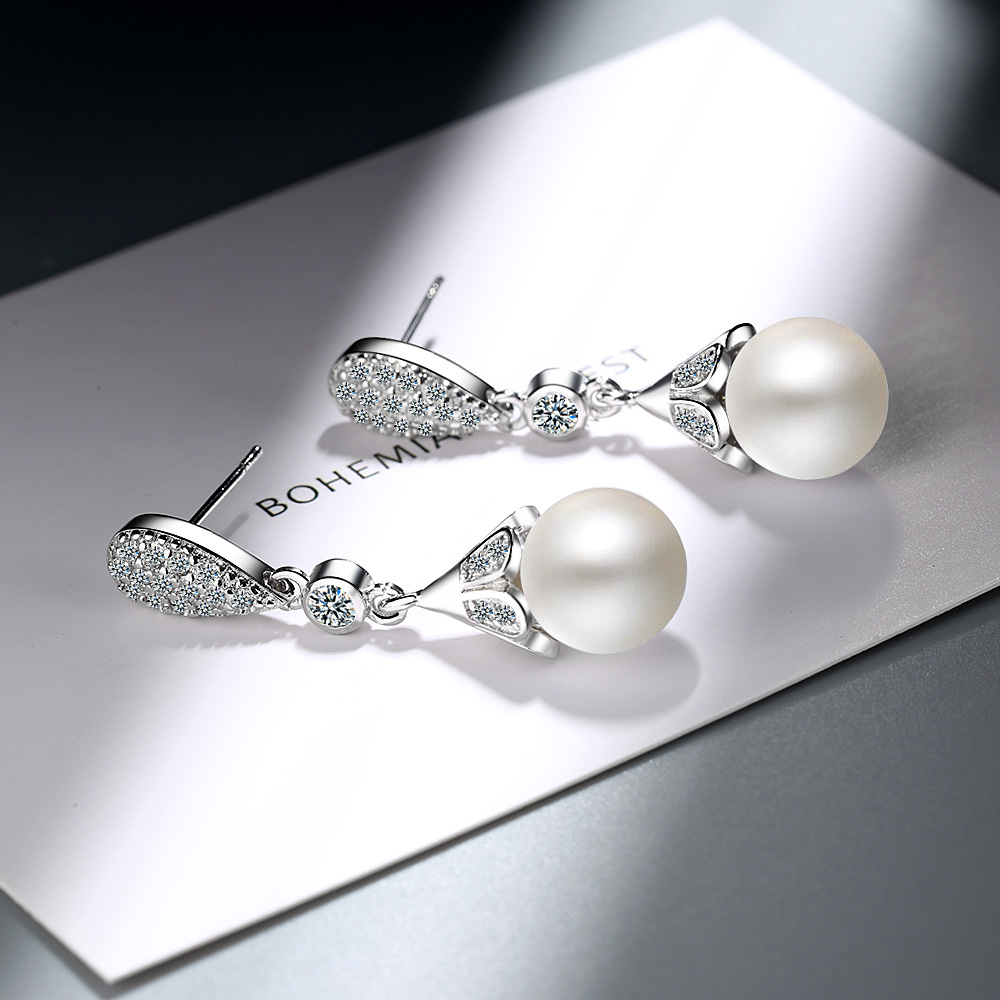 Pearl Earrings Image 2