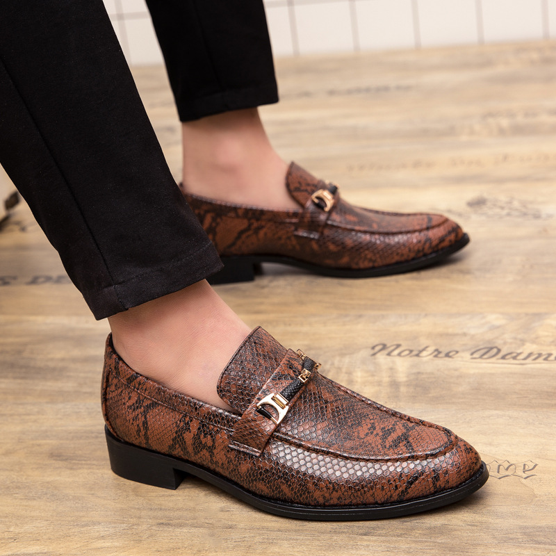 Stylish Snake Pattern Leather Shoes