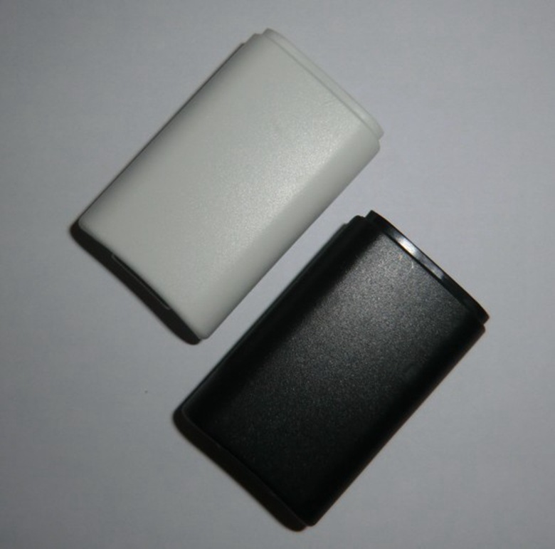 XBOX360 wireless handle black and white battery cover
