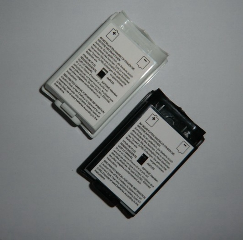 XBOX360 wireless handle black and white battery cover