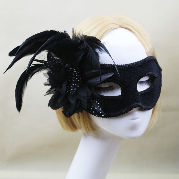 Elegant Feather Mask 3