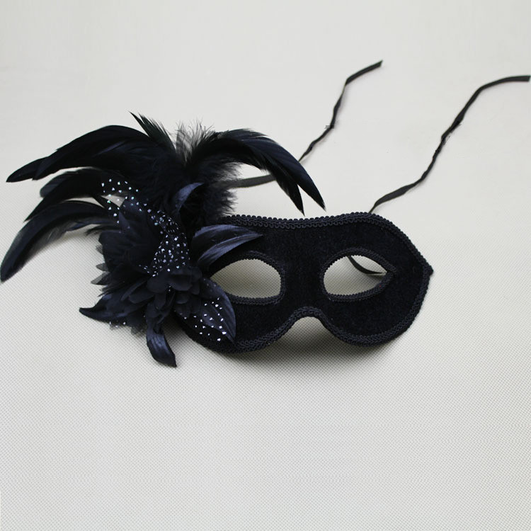 Elegant Feather Mask 4