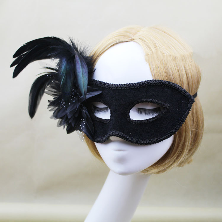 Elegant Feather Mask 2