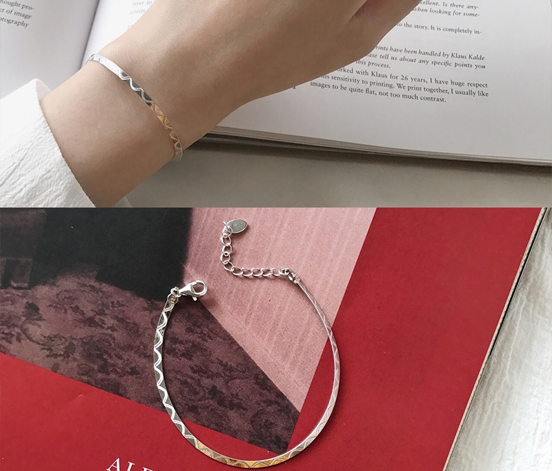 Snake Bone Chain Bracelet Image 2