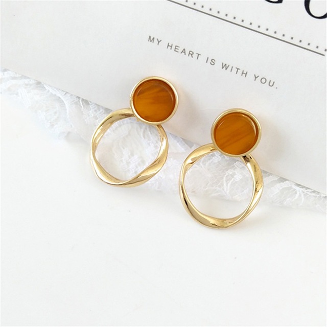 Chic Ear Studs Brown