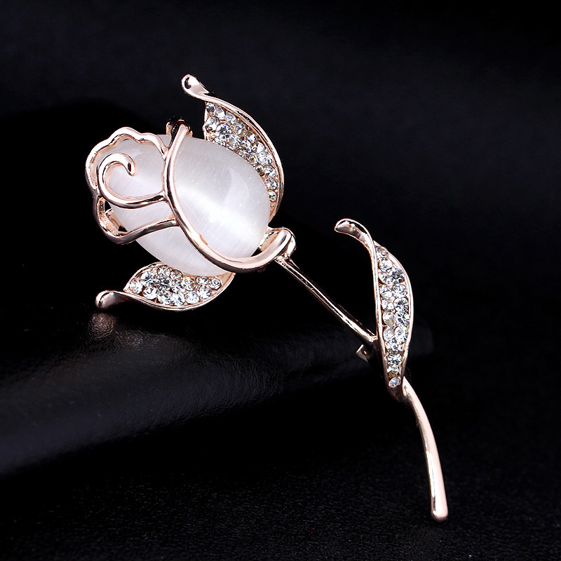 Korean Brooch Image 4