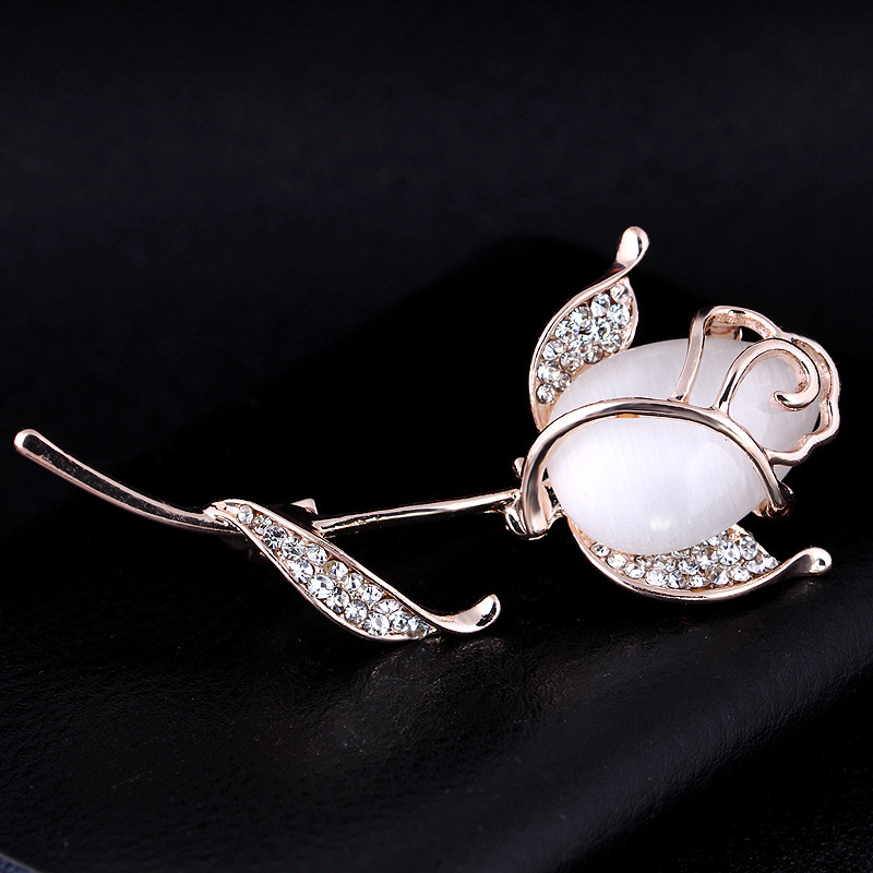 Korean Brooch Image 2