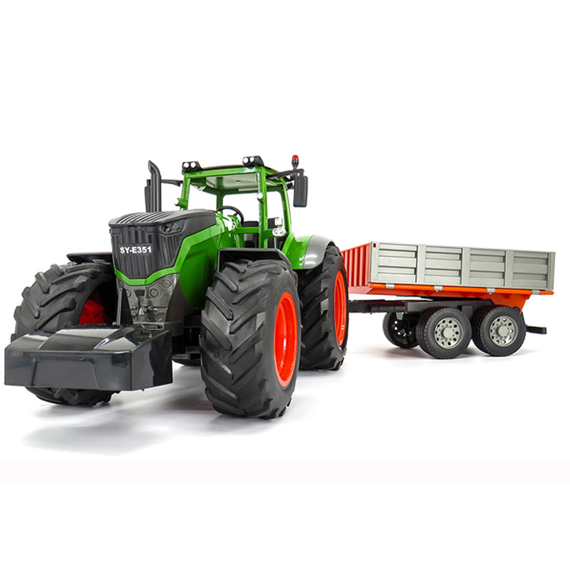 Remote-controlled tractor image 3