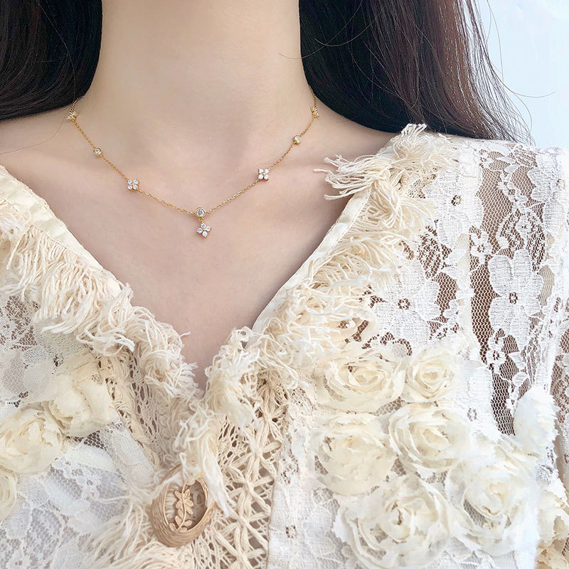 Flower Zircon Necklace 2