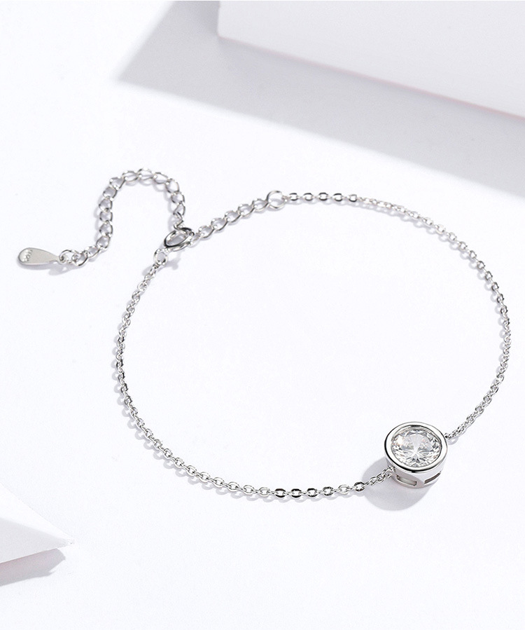 Minimalist Round Bracelet Image 3