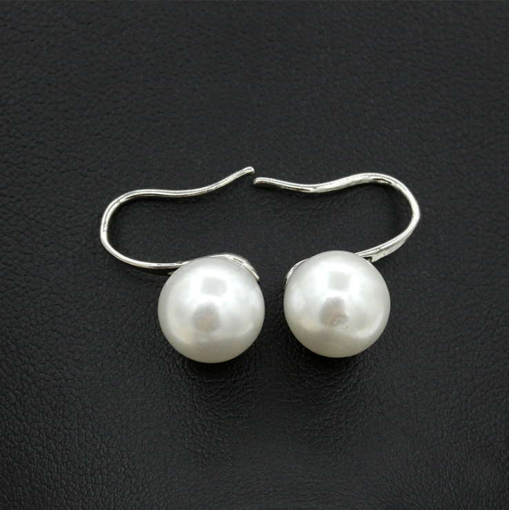Pearl Earrings Image 4