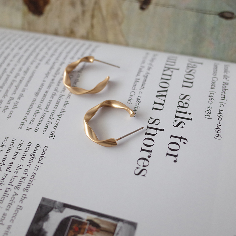 气质耳钉 - Round Hoop Earrings