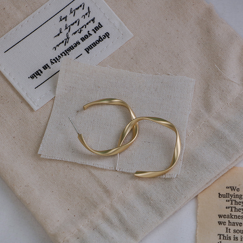 气质耳钉 - Chic Look