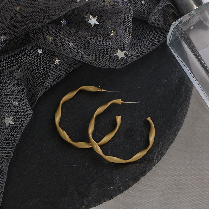 气质耳钉 - Sophisticated Accessory