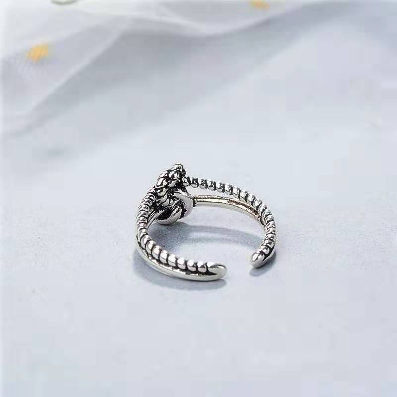 Twisted Edge Ring Image 4