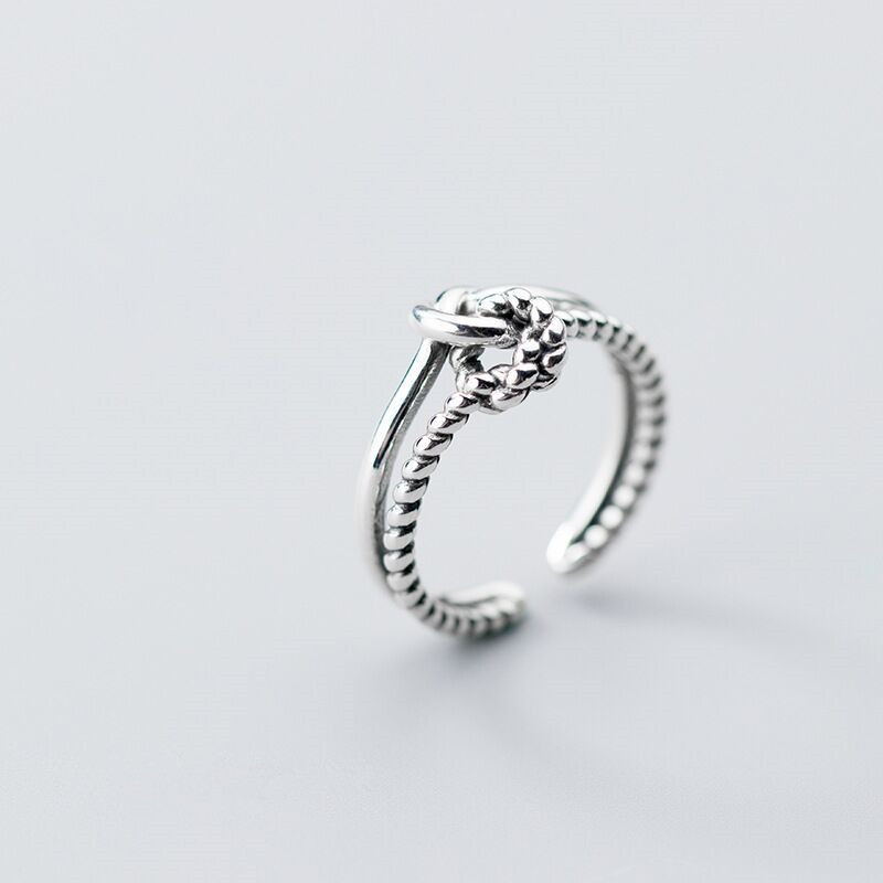 Twisted Edge Ring Image 2