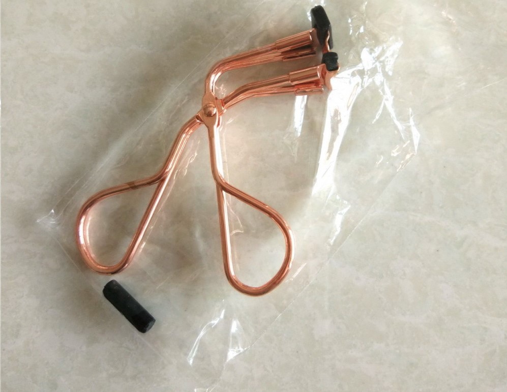 Eyelash Curler Image 1