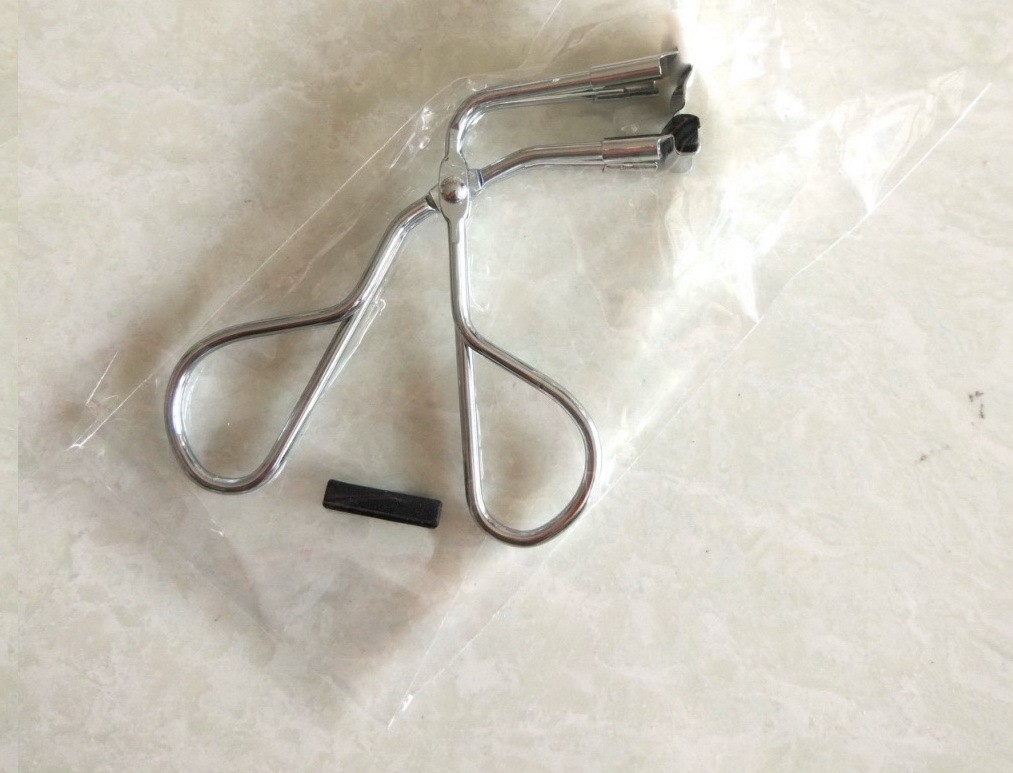 Eyelash Curler Image 2