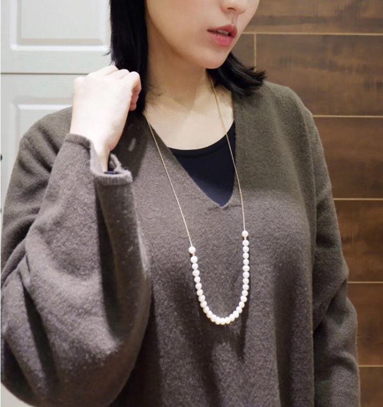 Long Beaded Pearl Sweater Chain in Use