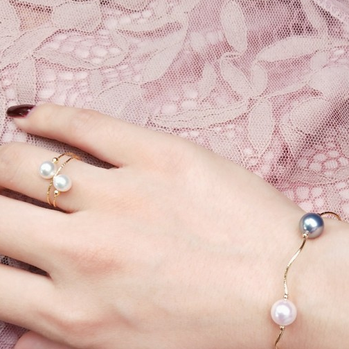 18k Gold and Pearl Detail