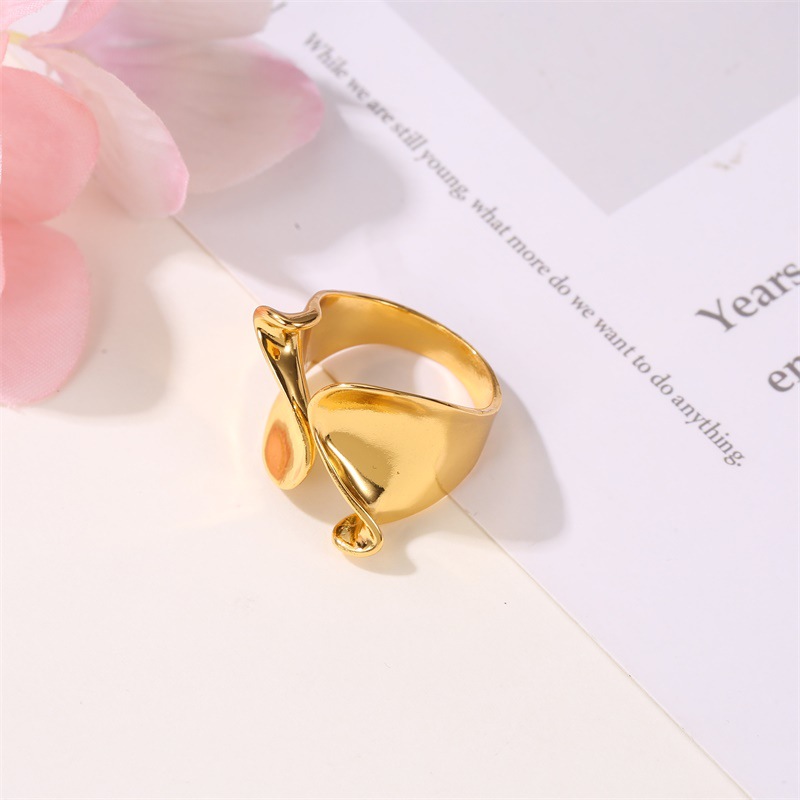 Stylish Display of the Ring