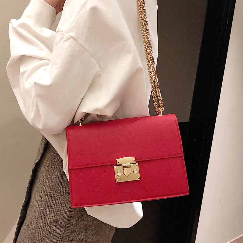 Different angles of the chain shoulder bag
