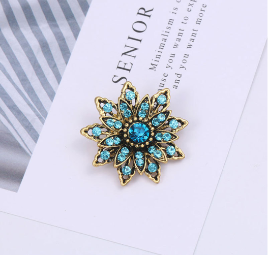 Elegant Brooch Design