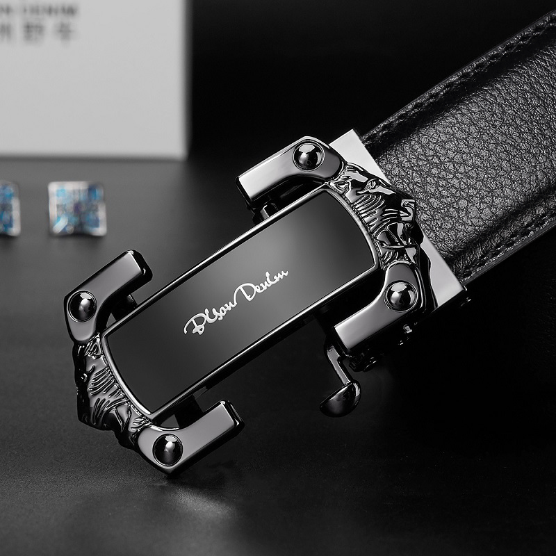 Belt with Automatic Buckle