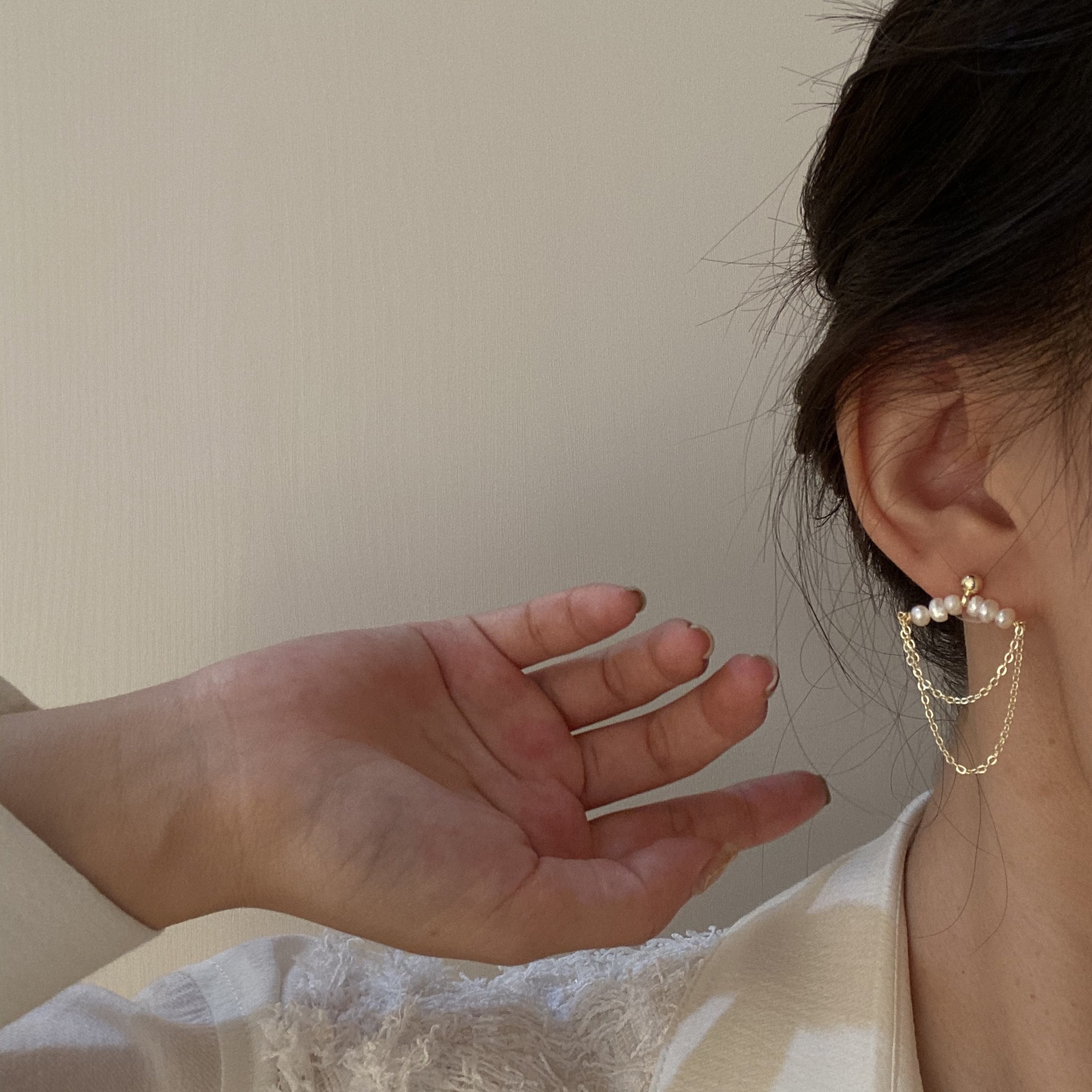 Baroque Pearl Earrings Image 3
