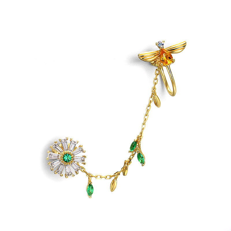 Bee Daisy Ear Clip