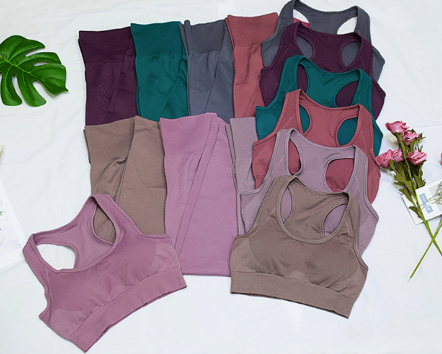 Seamless Knitted Yoga Set Image 7