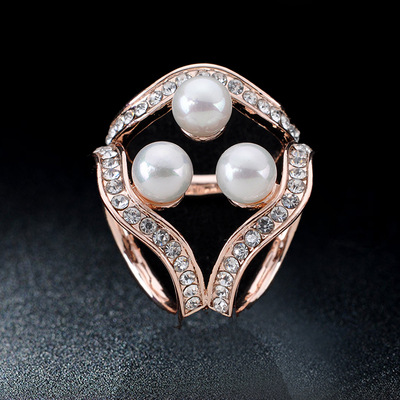 Gold V-Shaped Crystal Scarf Buckle