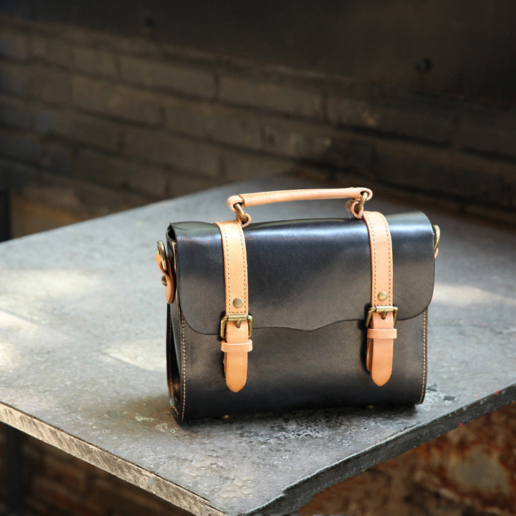 Handmade Vegetable Tanned Leather Bag Image 6