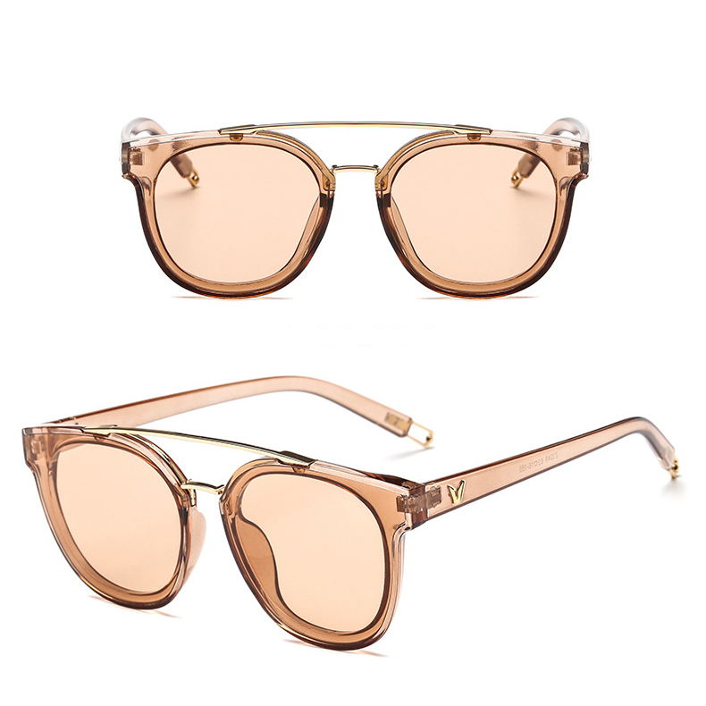 Fashion Women's Sunglasses - Image 3