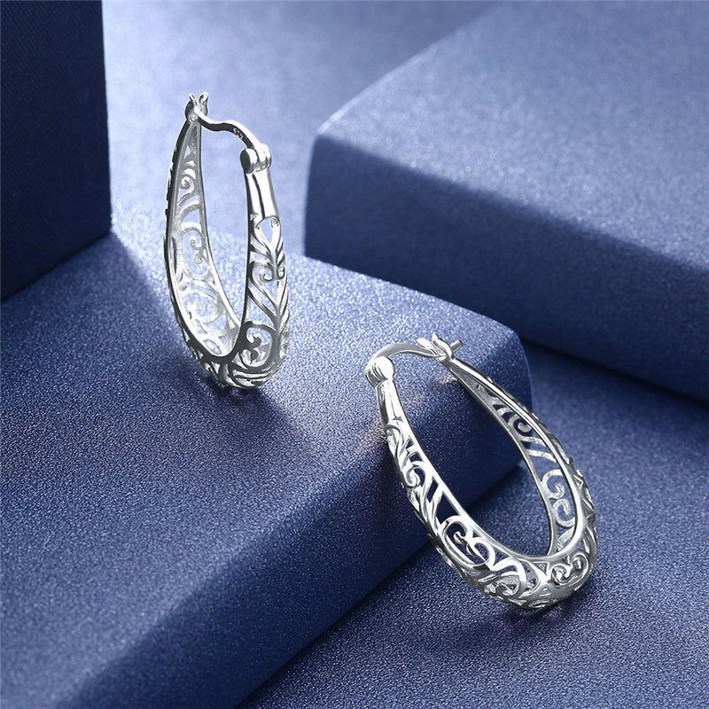 Elegant Hollow Design