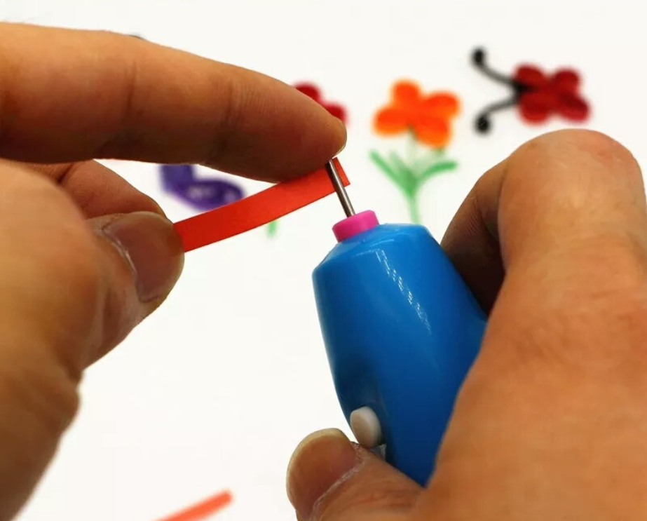 Electric Quilling Pen in Action