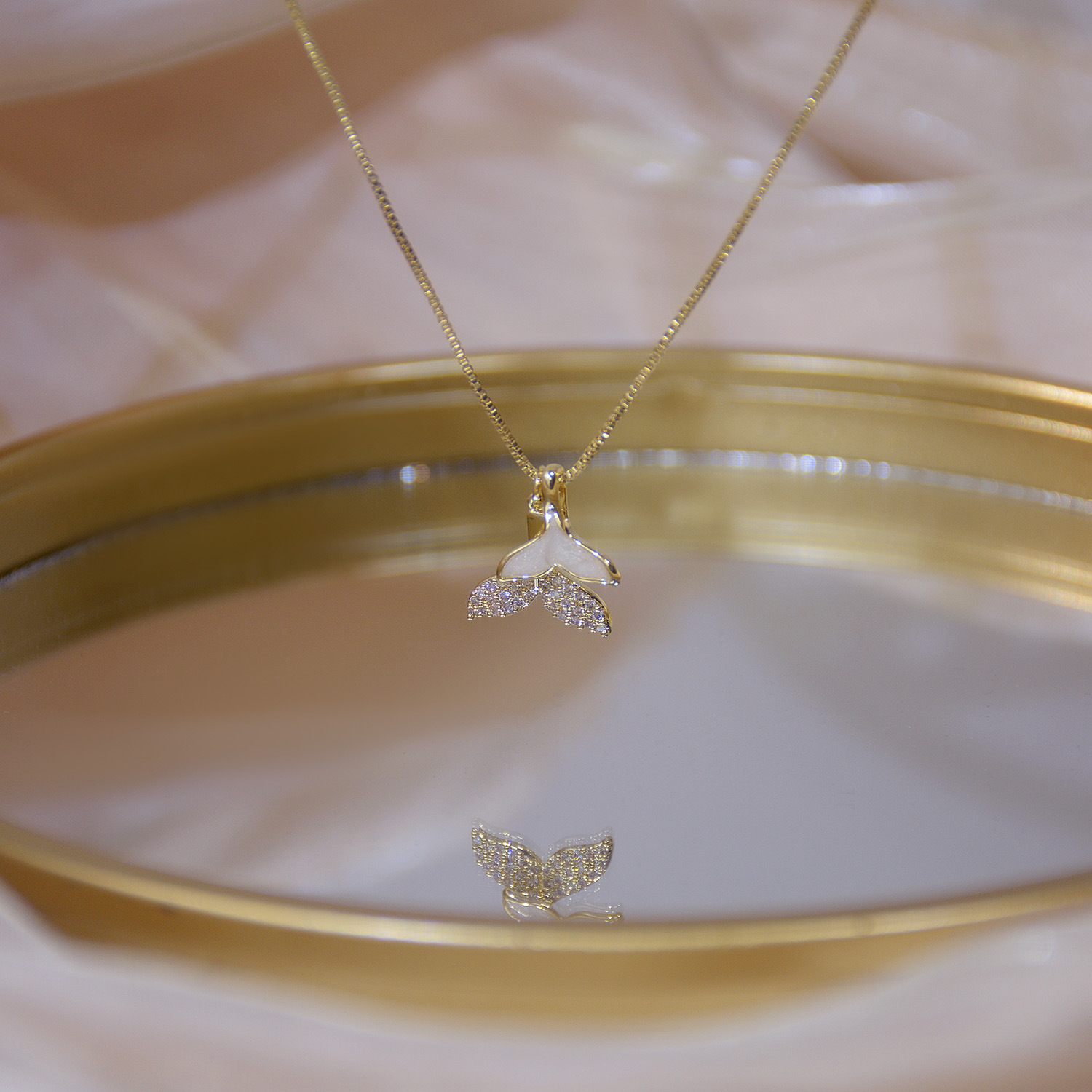 Elegant Fish Tail Necklace