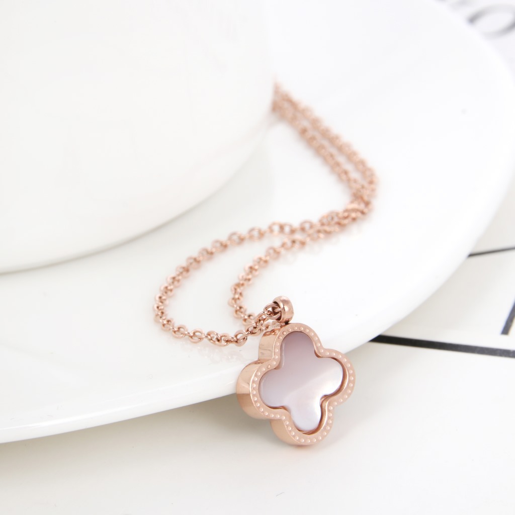 Elegant Clover Pendant