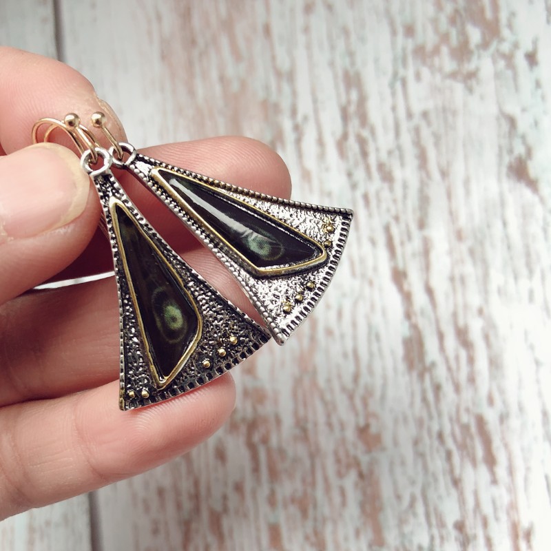 Elegant design of earrings