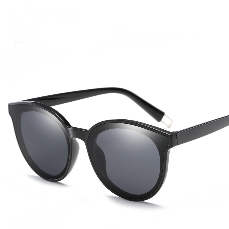 Blue Ocean Legend Sunglasses - Lifestyle Image