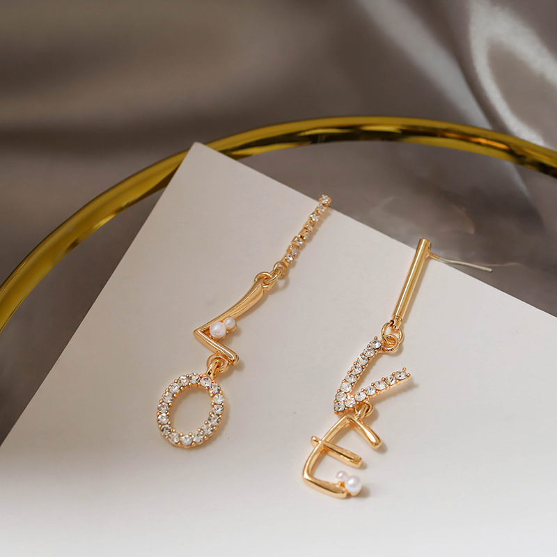 Fashionable Pearl Earrings