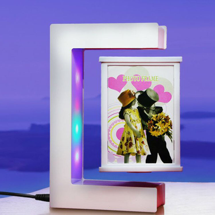 Magnetic Levitation Photo Frame Image 2