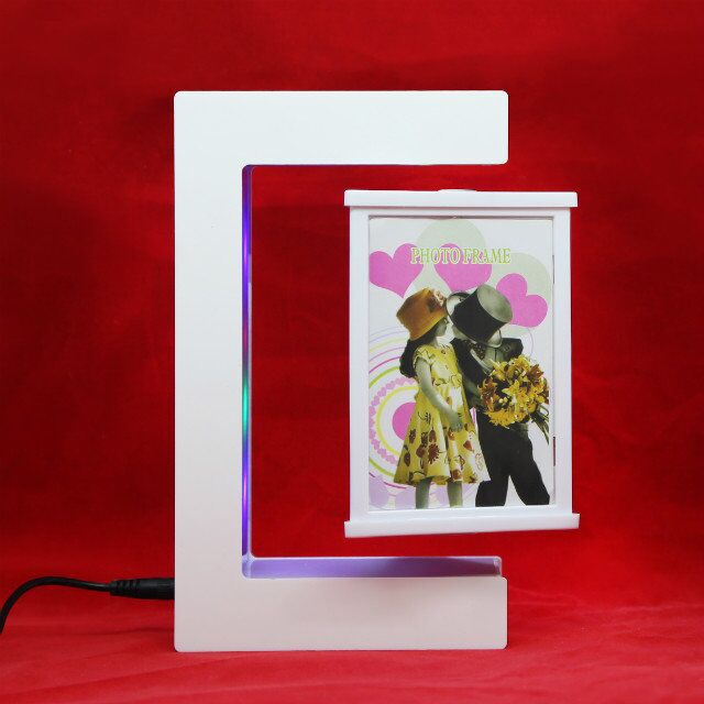 Magnetic Levitation Photo Frame Image 3