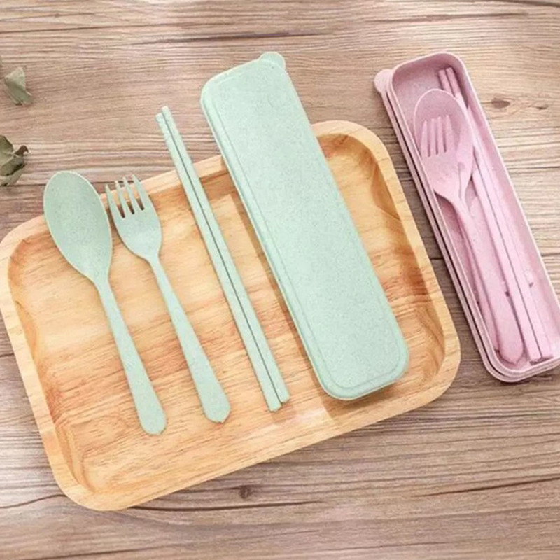 Wheat Straw Cutlery Set in Use