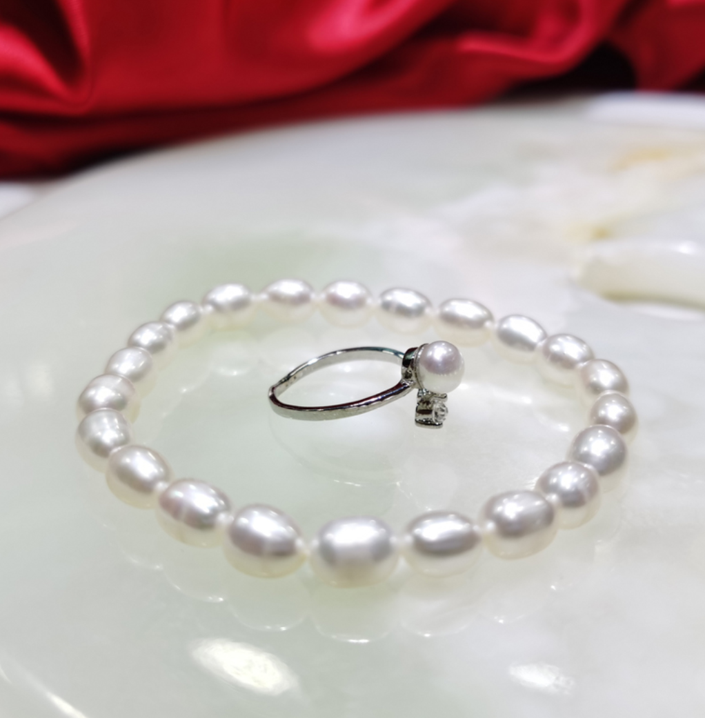 Elegant Pearl Bracelet