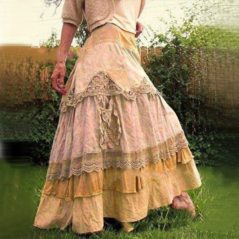 Medieval Women's Dress Image 3
